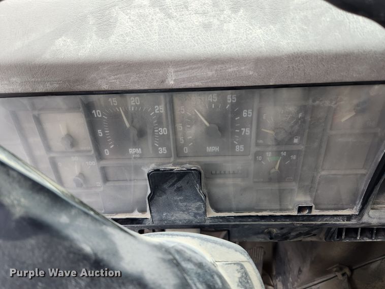 image for item JB9756 2002 International 4900  dump truck