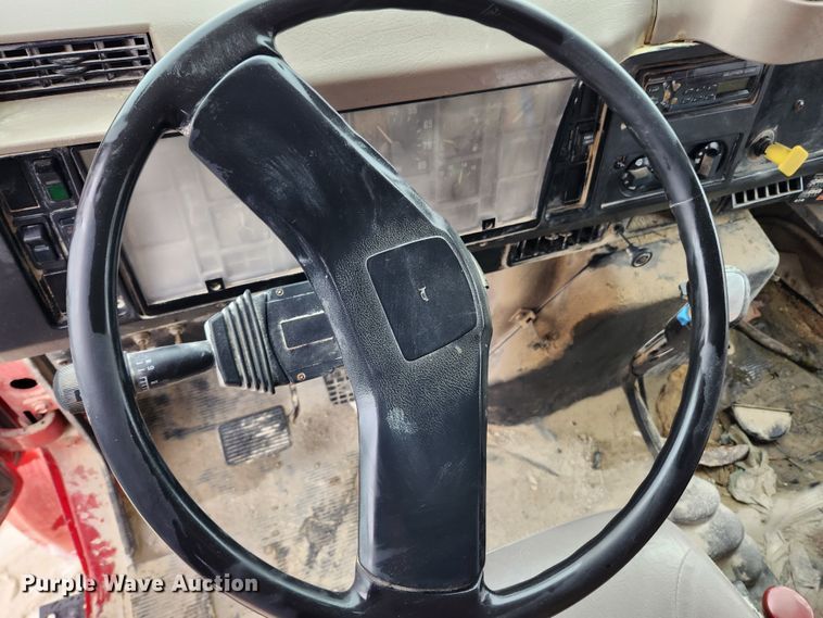 image for item JB9756 2002 International 4900  dump truck