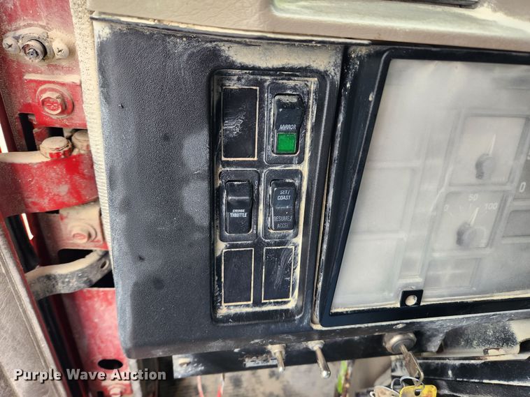 image for item JB9756 2002 International 4900  dump truck