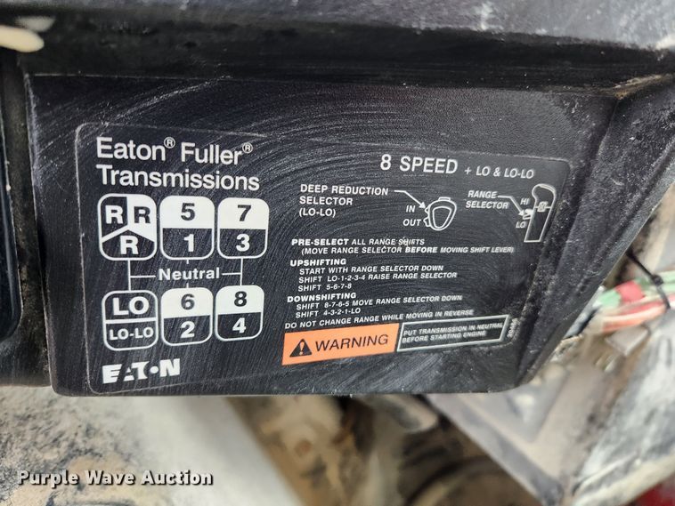 image for item JB9756 2002 International 4900  dump truck