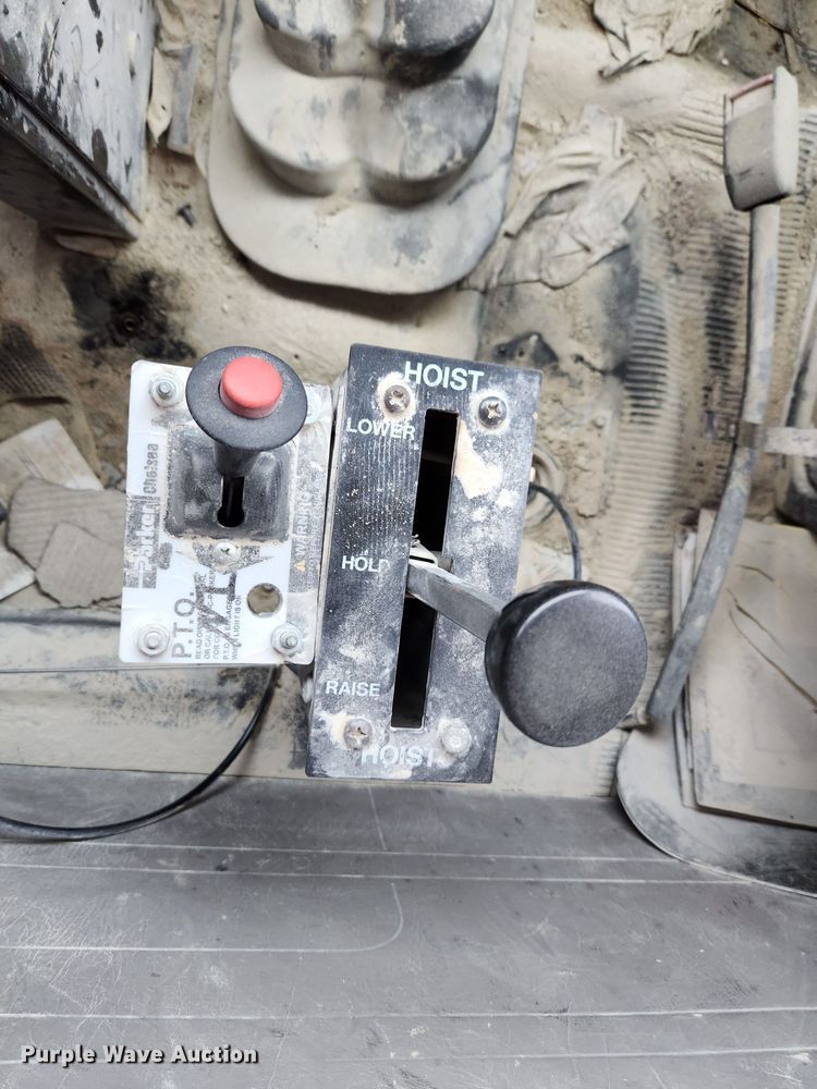 image for item JB9756 2002 International 4900  dump truck