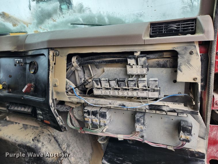 image for item JB9756 2002 International 4900  dump truck