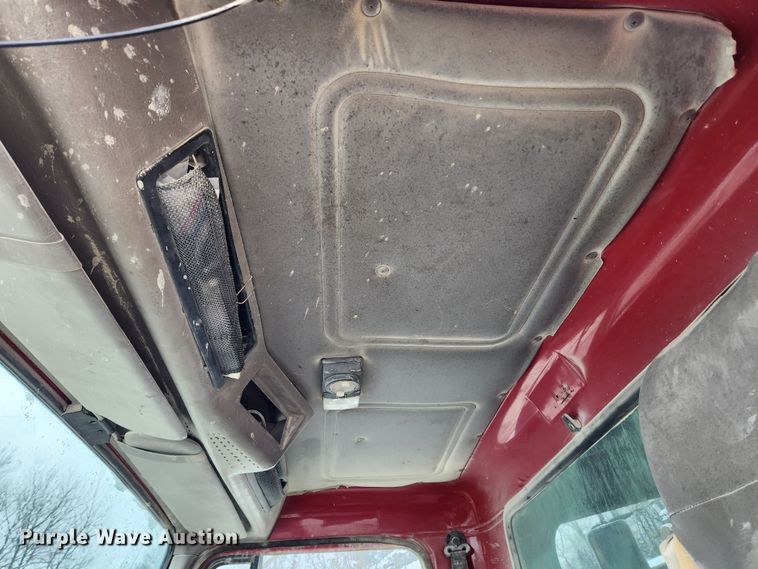 image for item JB9756 2002 International 4900  dump truck