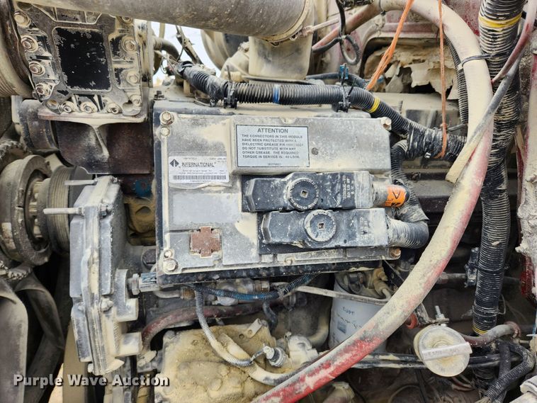 image for item JB9756 2002 International 4900  dump truck