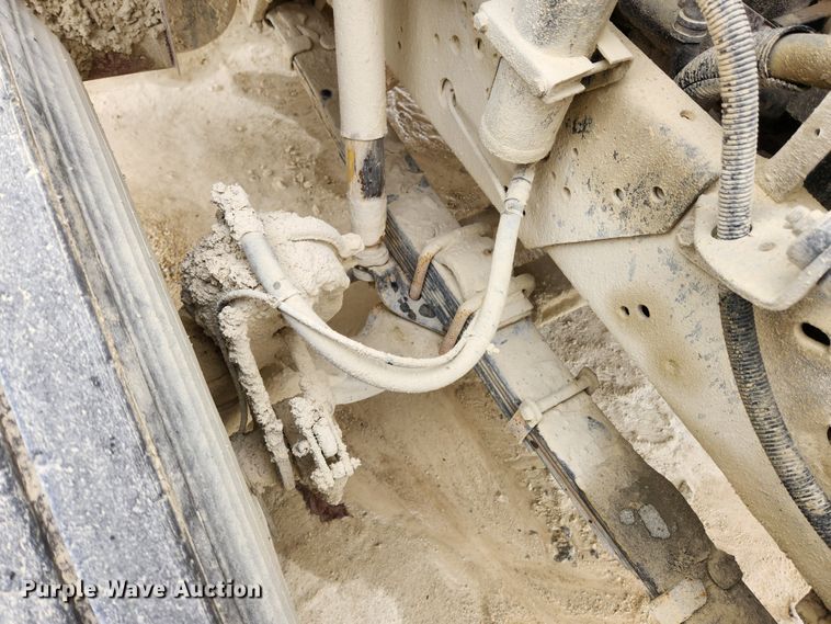 image for item JB9756 2002 International 4900  dump truck