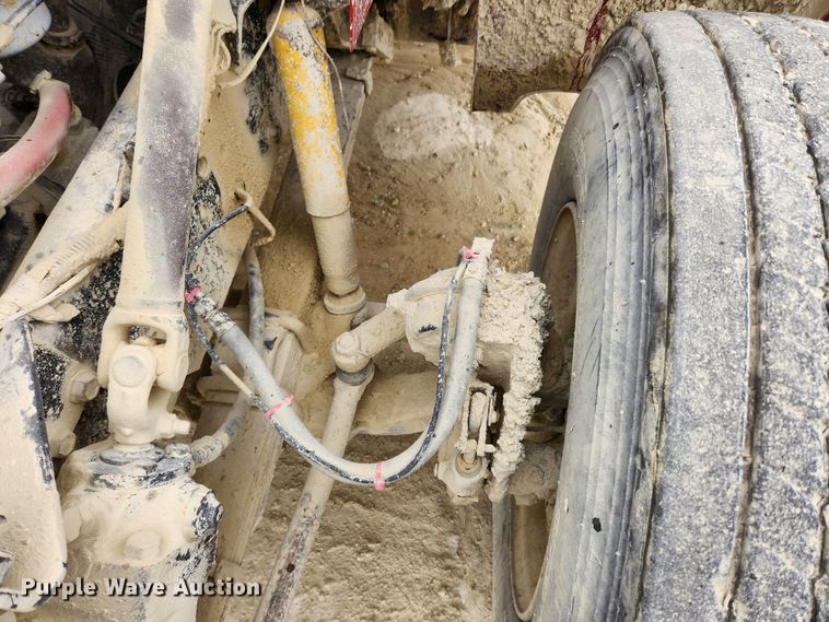 image for item JB9756 2002 International 4900  dump truck