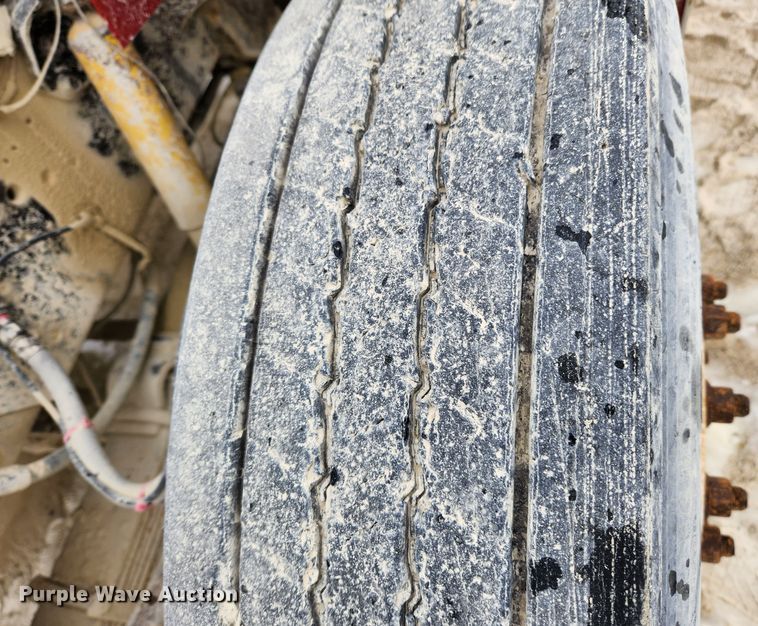 image for item JB9756 2002 International 4900  dump truck