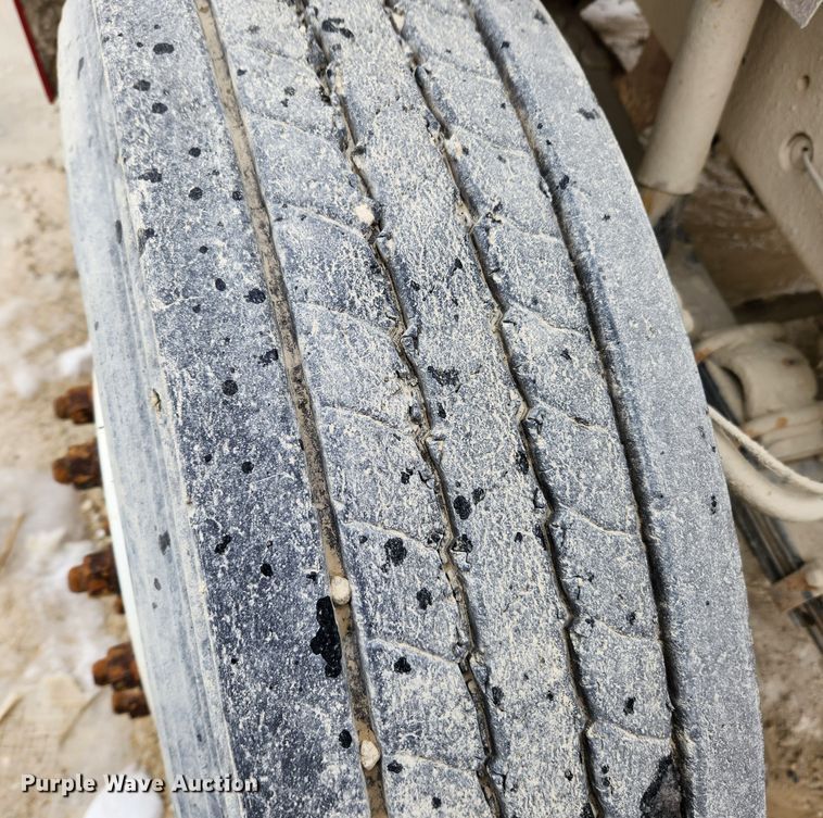 image for item JB9756 2002 International 4900  dump truck