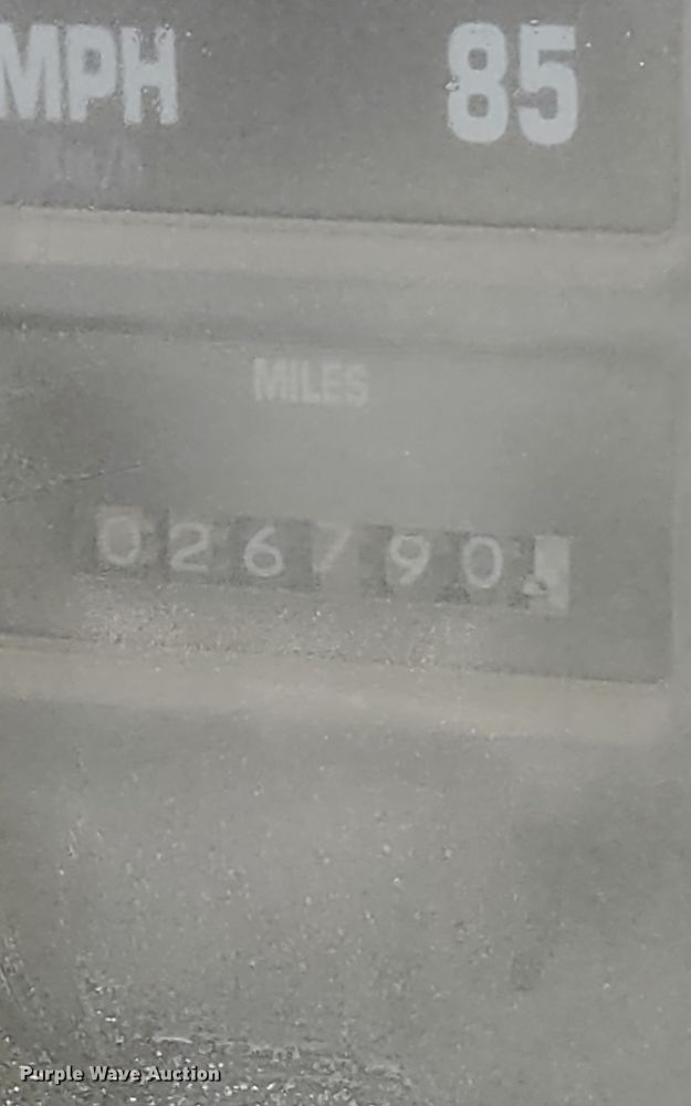 image for item JB9756 2002 International 4900  dump truck