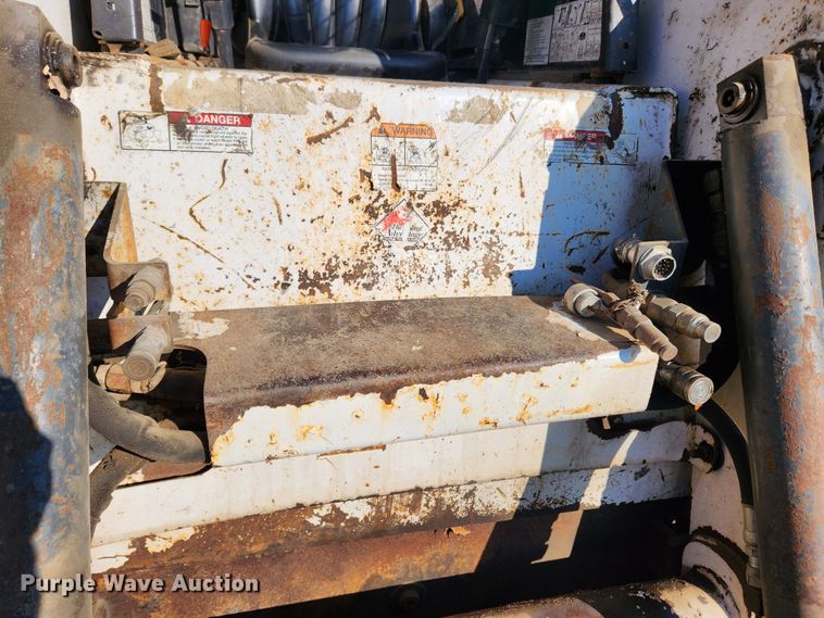 image for item JB9761 1999 Bobcat 963  skid steer loader