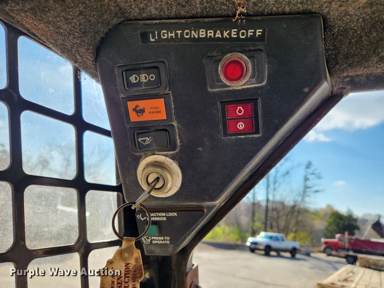 image for item JB9761 1999 Bobcat 963  skid steer loader