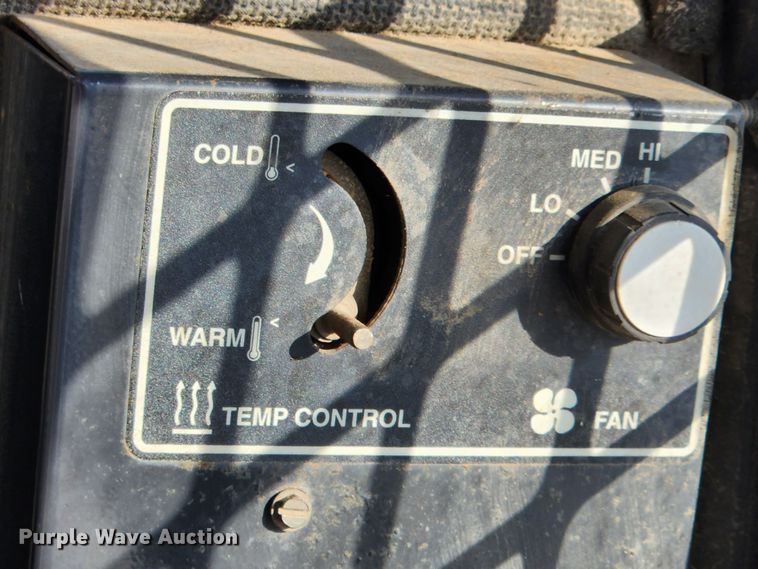 image for item JB9761 1999 Bobcat 963  skid steer loader