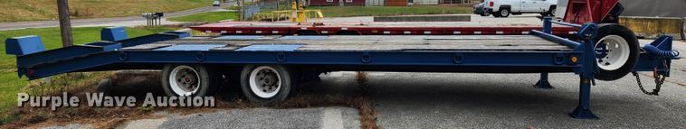 image for item JB9791 2013 Trail King TK40LP-262  equipment trailer