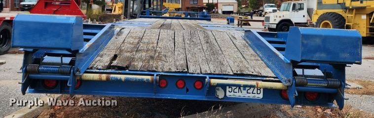 image for item JB9791 2013 Trail King TK40LP-262  equipment trailer