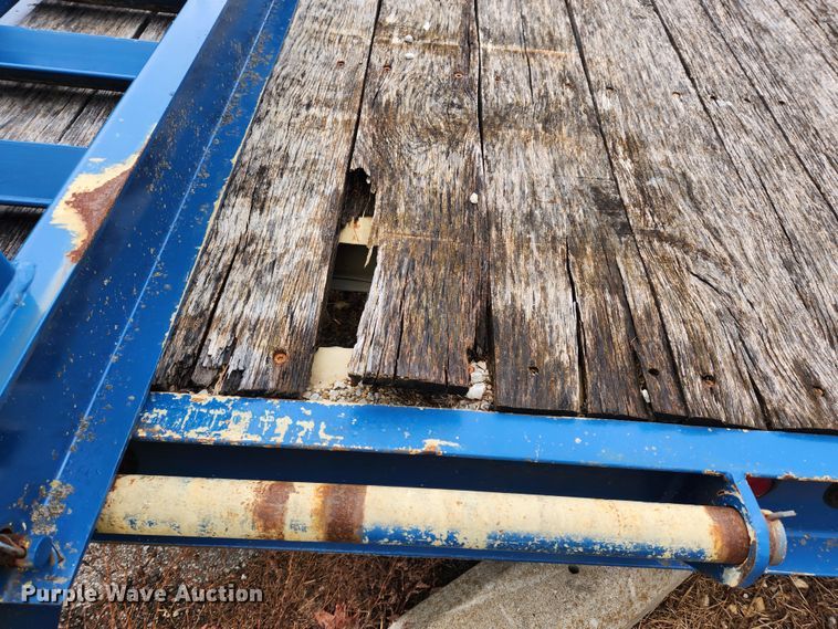 image for item JB9791 2013 Trail King TK40LP-262  equipment trailer