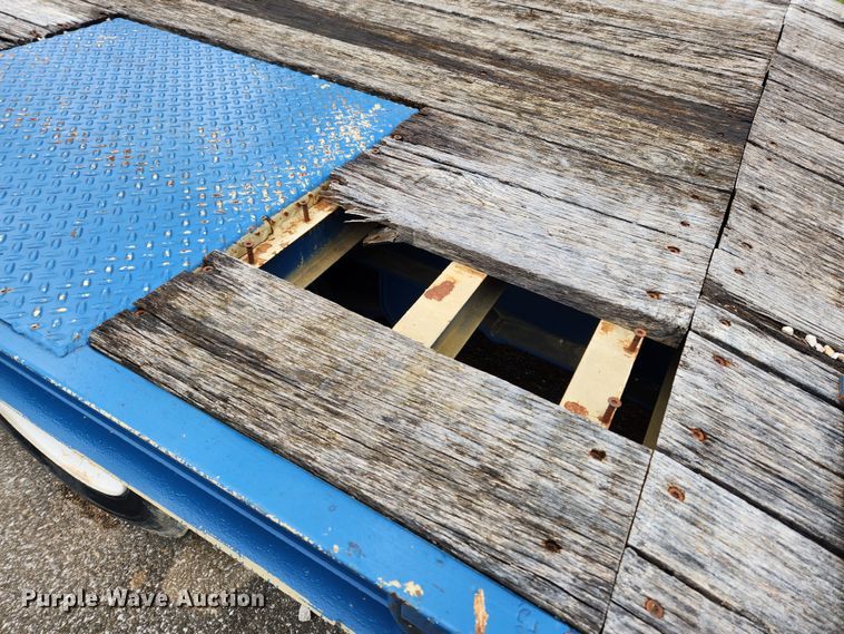 image for item JB9791 2013 Trail King TK40LP-262  equipment trailer