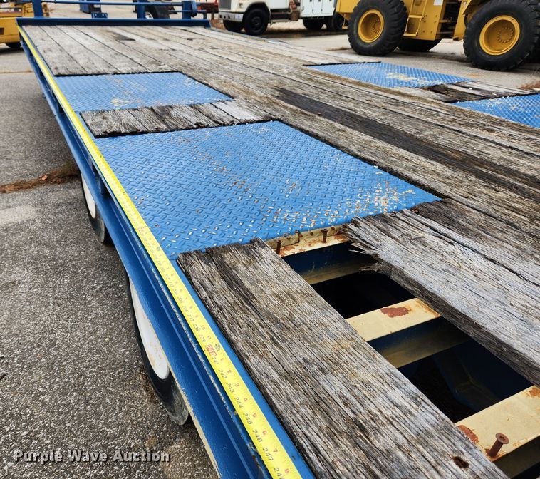 image for item JB9791 2013 Trail King TK40LP-262  equipment trailer