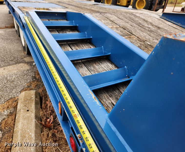 image for item JB9791 2013 Trail King TK40LP-262  equipment trailer