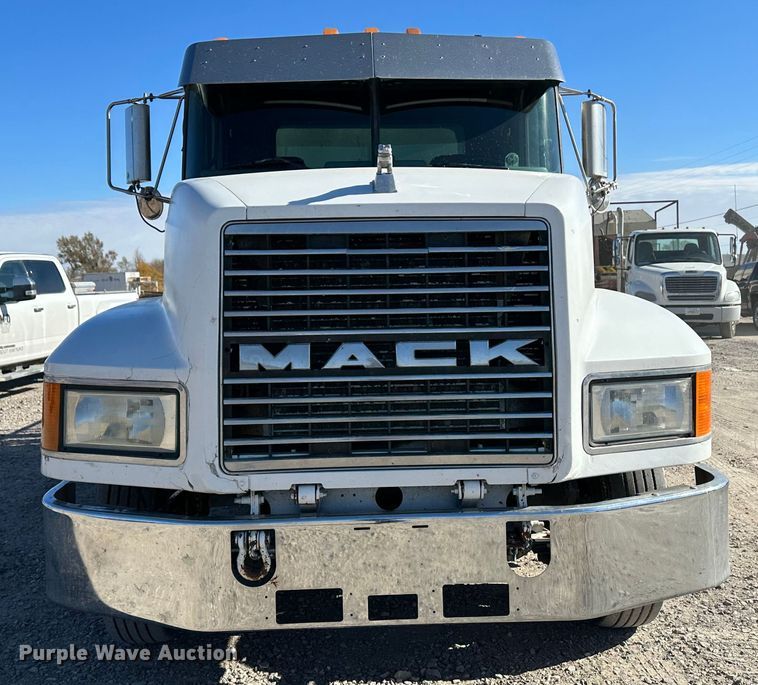 image for item JD9129 1994 Mack CH613  flatbed truck
