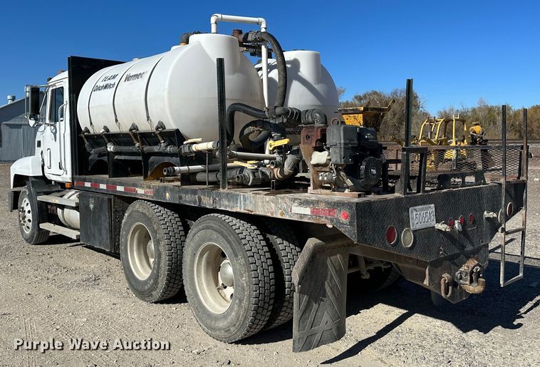 image for item JD9129 1994 Mack CH613  flatbed truck