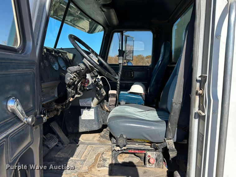 image for item JD9129 1994 Mack CH613  flatbed truck