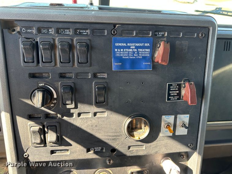 image for item JD9129 1994 Mack CH613  flatbed truck