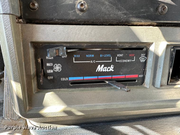 image for item JD9129 1994 Mack CH613  flatbed truck