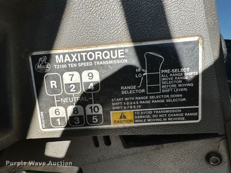 image for item JD9129 1994 Mack CH613  flatbed truck