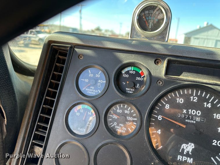 image for item JD9129 1994 Mack CH613  flatbed truck