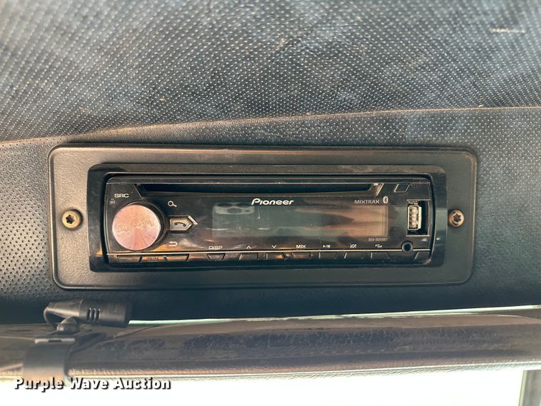 image for item JD9129 1994 Mack CH613  flatbed truck