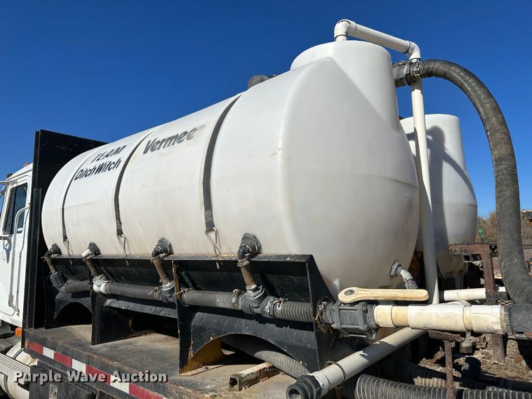 image for item JD9129 1994 Mack CH613  flatbed truck