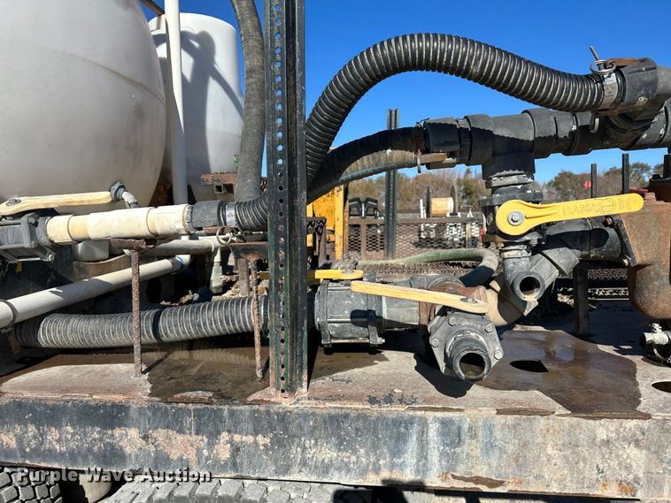 image for item JD9129 1994 Mack CH613  flatbed truck