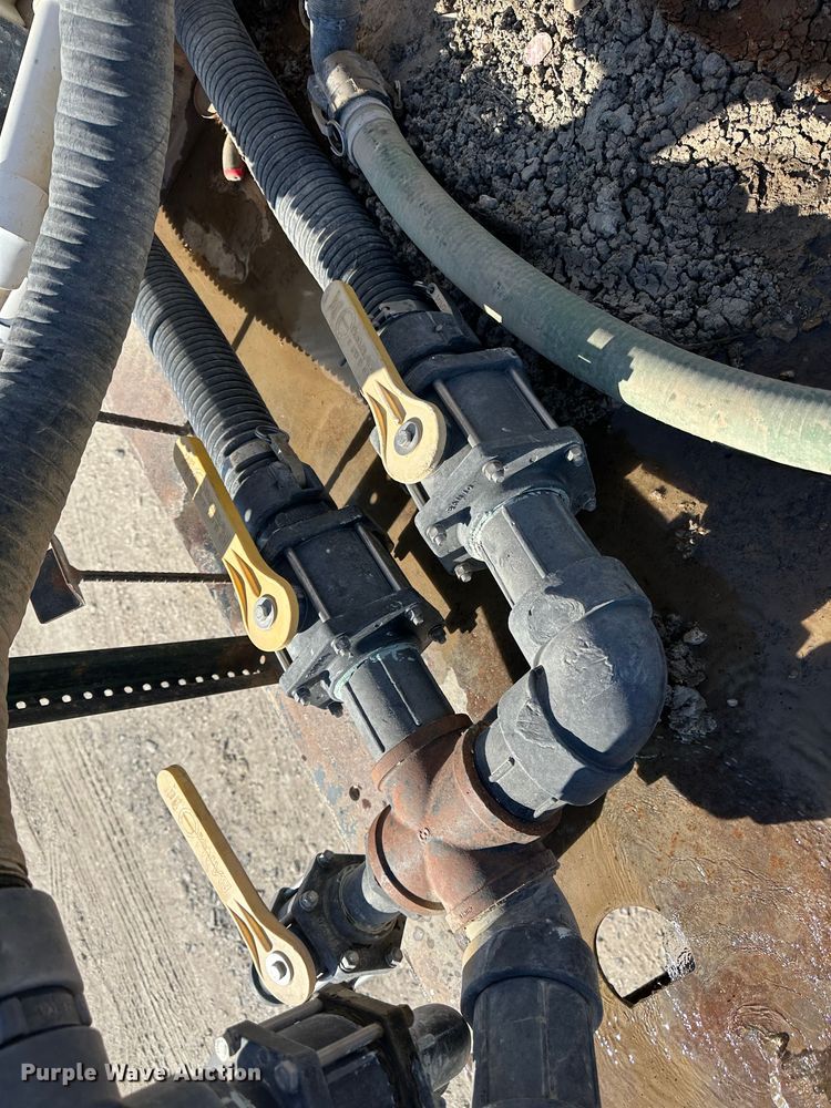 image for item JD9129 1994 Mack CH613  flatbed truck