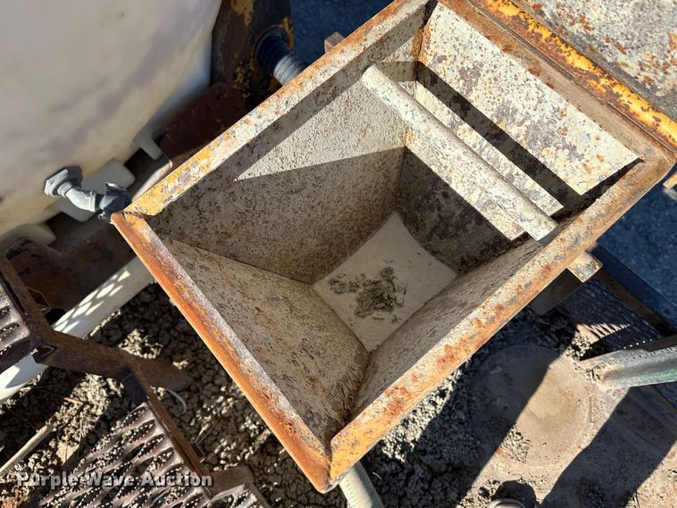 image for item JD9129 1994 Mack CH613  flatbed truck