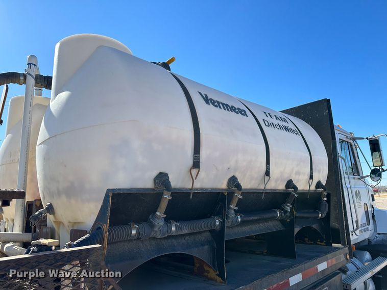 image for item JD9129 1994 Mack CH613  flatbed truck