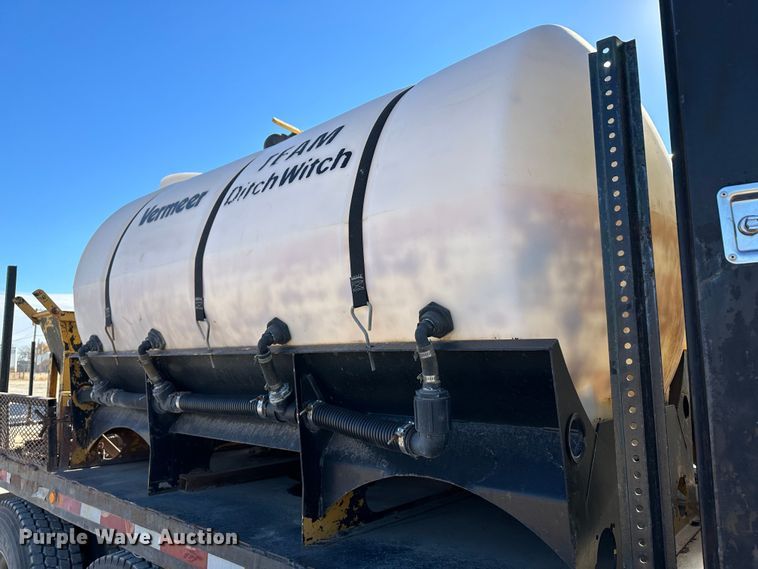 image for item JD9129 1994 Mack CH613  flatbed truck