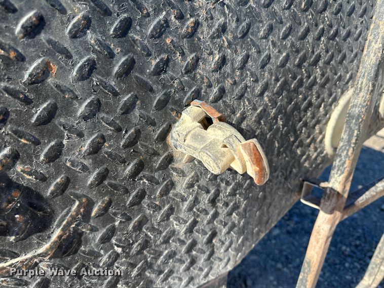 image for item JD9129 1994 Mack CH613  flatbed truck