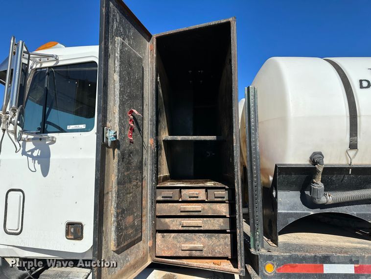 image for item JD9129 1994 Mack CH613  flatbed truck