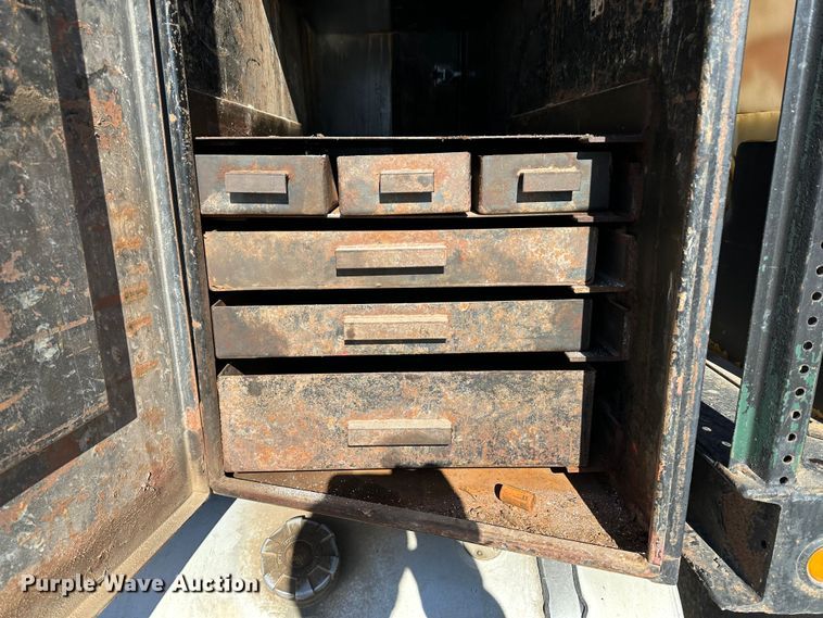 image for item JD9129 1994 Mack CH613  flatbed truck