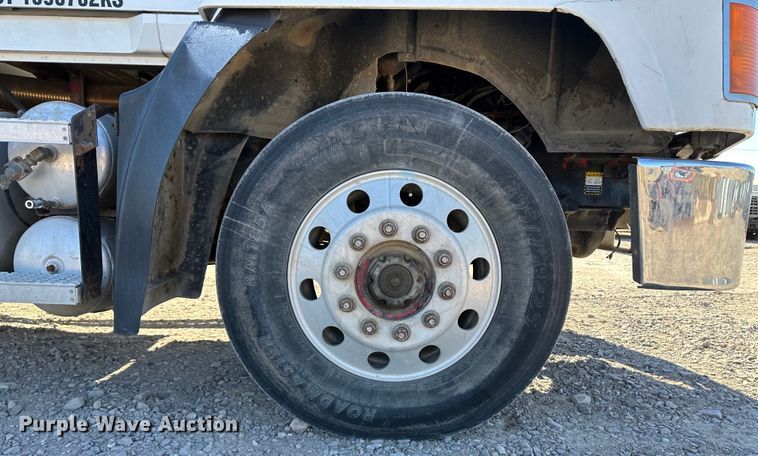 image for item JD9129 1994 Mack CH613  flatbed truck