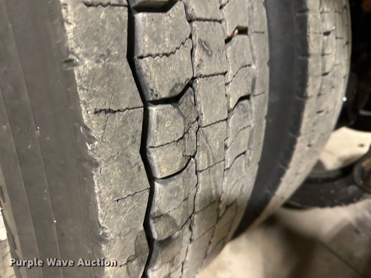 image for item JD9129 1994 Mack CH613  flatbed truck