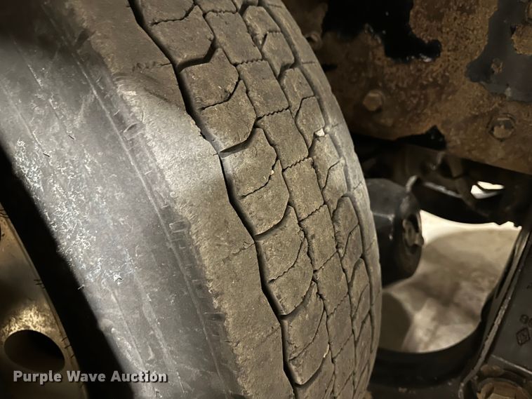 image for item JD9129 1994 Mack CH613  flatbed truck