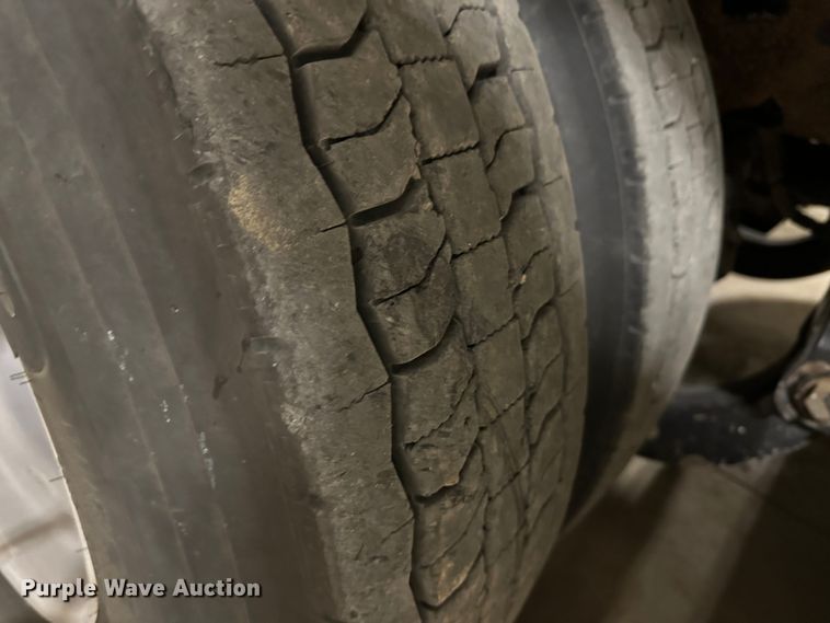 image for item JD9129 1994 Mack CH613  flatbed truck