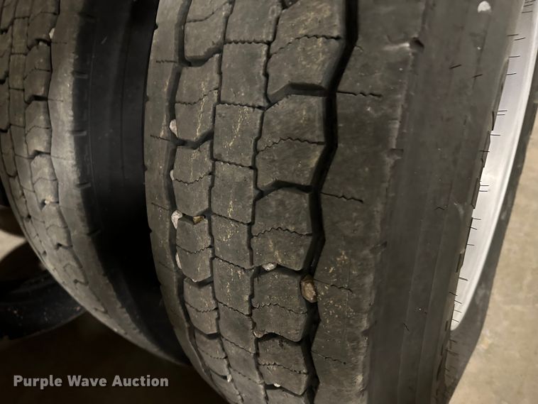 image for item JD9129 1994 Mack CH613  flatbed truck