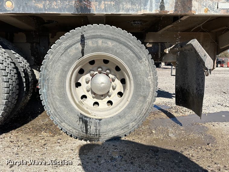 image for item JD9129 1994 Mack CH613  flatbed truck