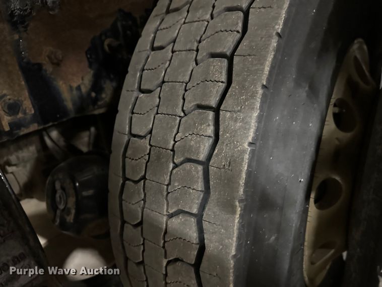 image for item JD9129 1994 Mack CH613  flatbed truck