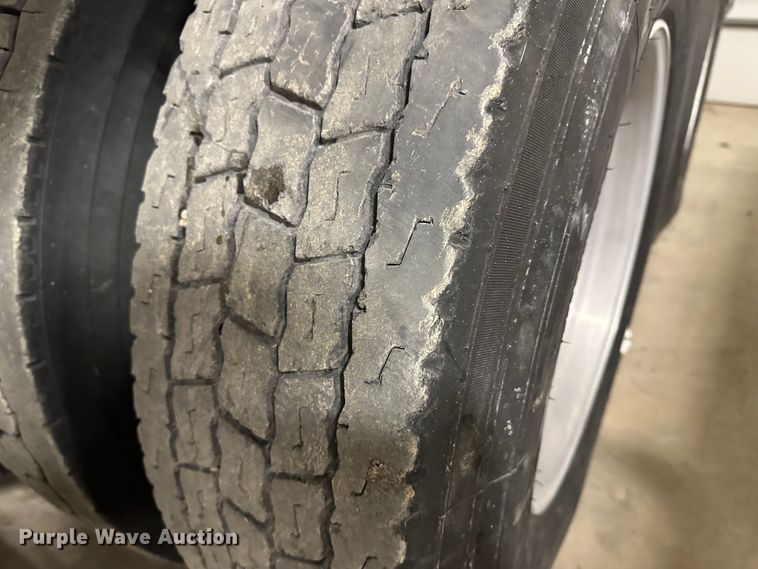 image for item JD9129 1994 Mack CH613  flatbed truck