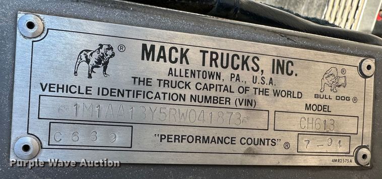 image for item JD9129 1994 Mack CH613  flatbed truck