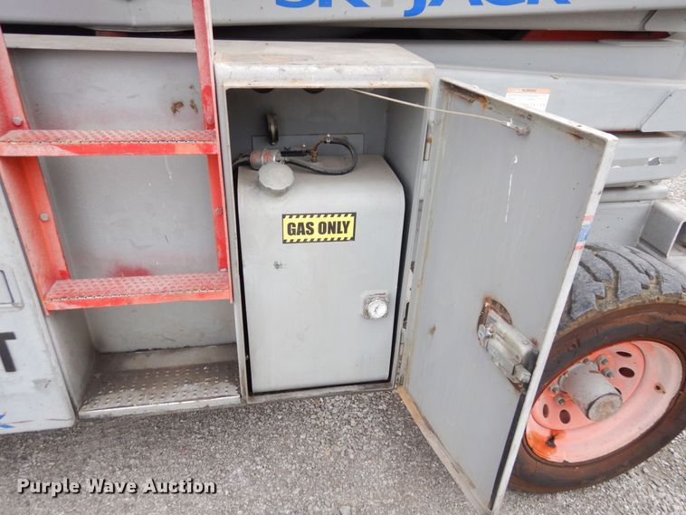 image for item JK9017 Skyjack SJ8841  scissor lift