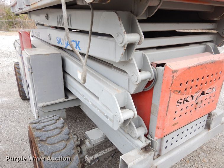 image for item JK9017 Skyjack SJ8841  scissor lift
